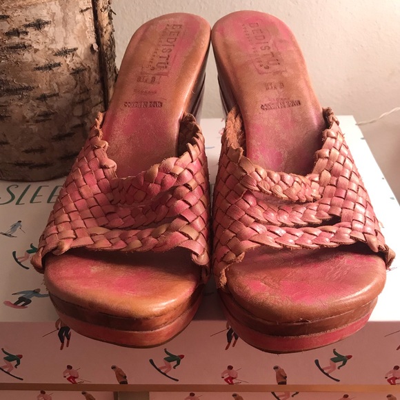 Uptown Weave Sandals - Picture 1 of 8